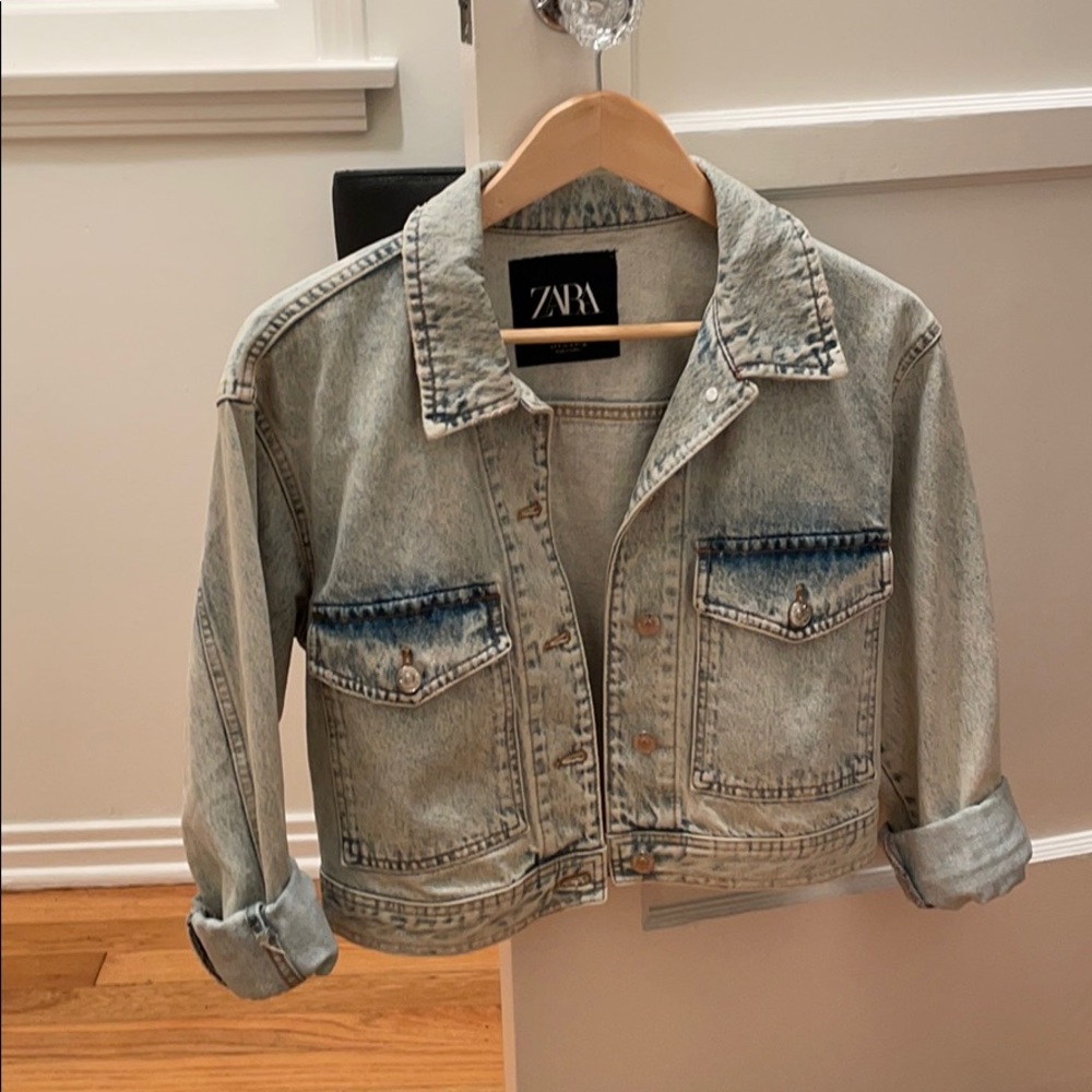 Zara cropped light wash jean jacket - Small
